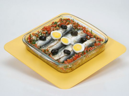 Foto de: Sardinha com virado de talos de couve