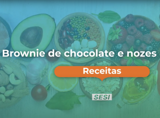 Foto de: Brownie de chocolate e nozes no pote