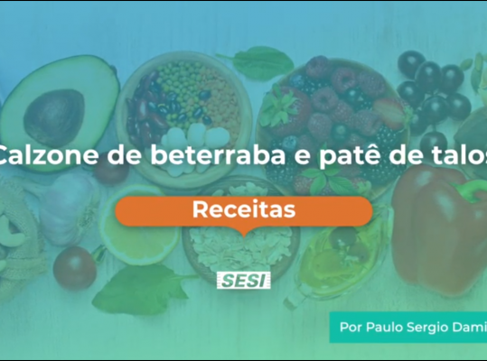 Foto de: Calzone de beterraba com frango e quiabo e patê de talos