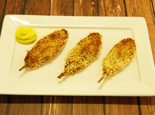 Foto de: Peixinho da horta empanado com molho de abacate