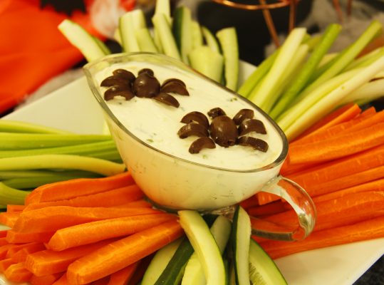Foto de: Palitos de legumes com requeijão e talos de couve