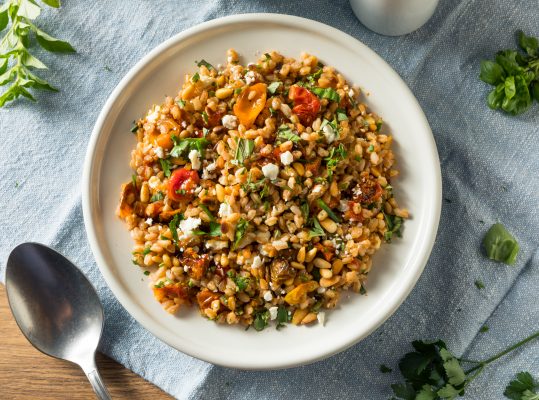 Foto de: Salada de trigo ao molho de manjericão