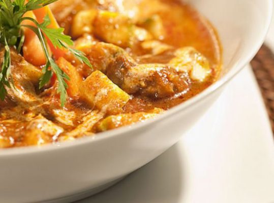 Foto de: Carne de panela com iogurte e legumes