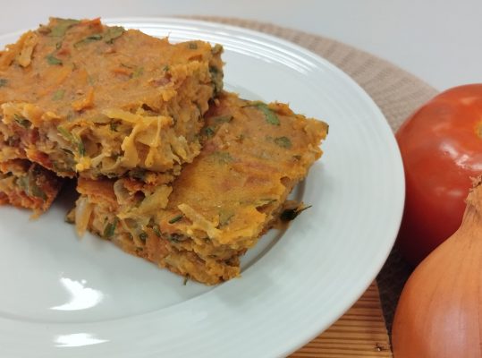 Foto de: Torta de cebola, tomate e ervas