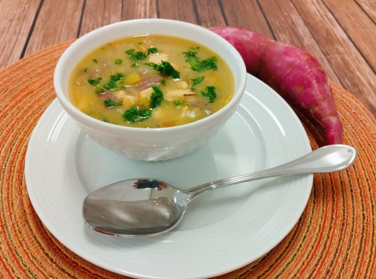Foto de: Sopa de batata-doce e entrecasca de melancia