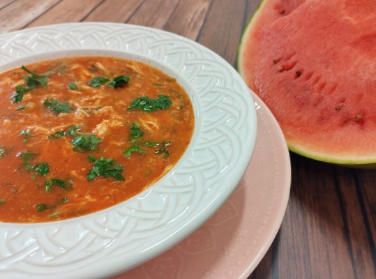 Foto de: Sopa de melancia com frango