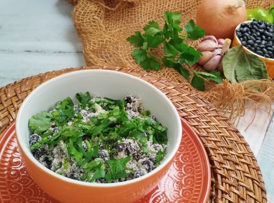 Foto de: Farofa de feijão preto e pimenta Cambuci