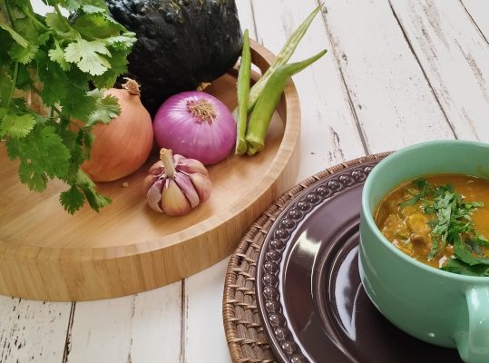Foto de: Sopa cremosa de abóbora com quiabo