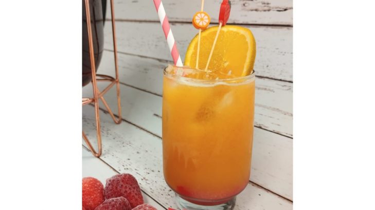 Foto de: Drink de laranja, malvavisco e morango